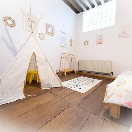 Camelia, Un Charme Montois Villa