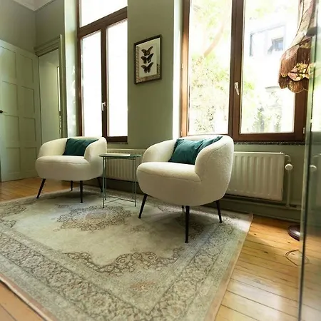 Villa Camelia, Un Charme Montois